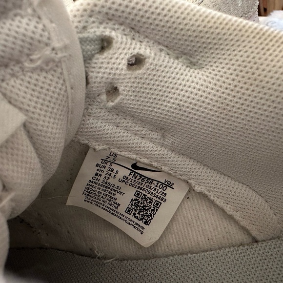 Nike dunks Light Grey/White size 7.5 Women’s - Picture 2 of 8